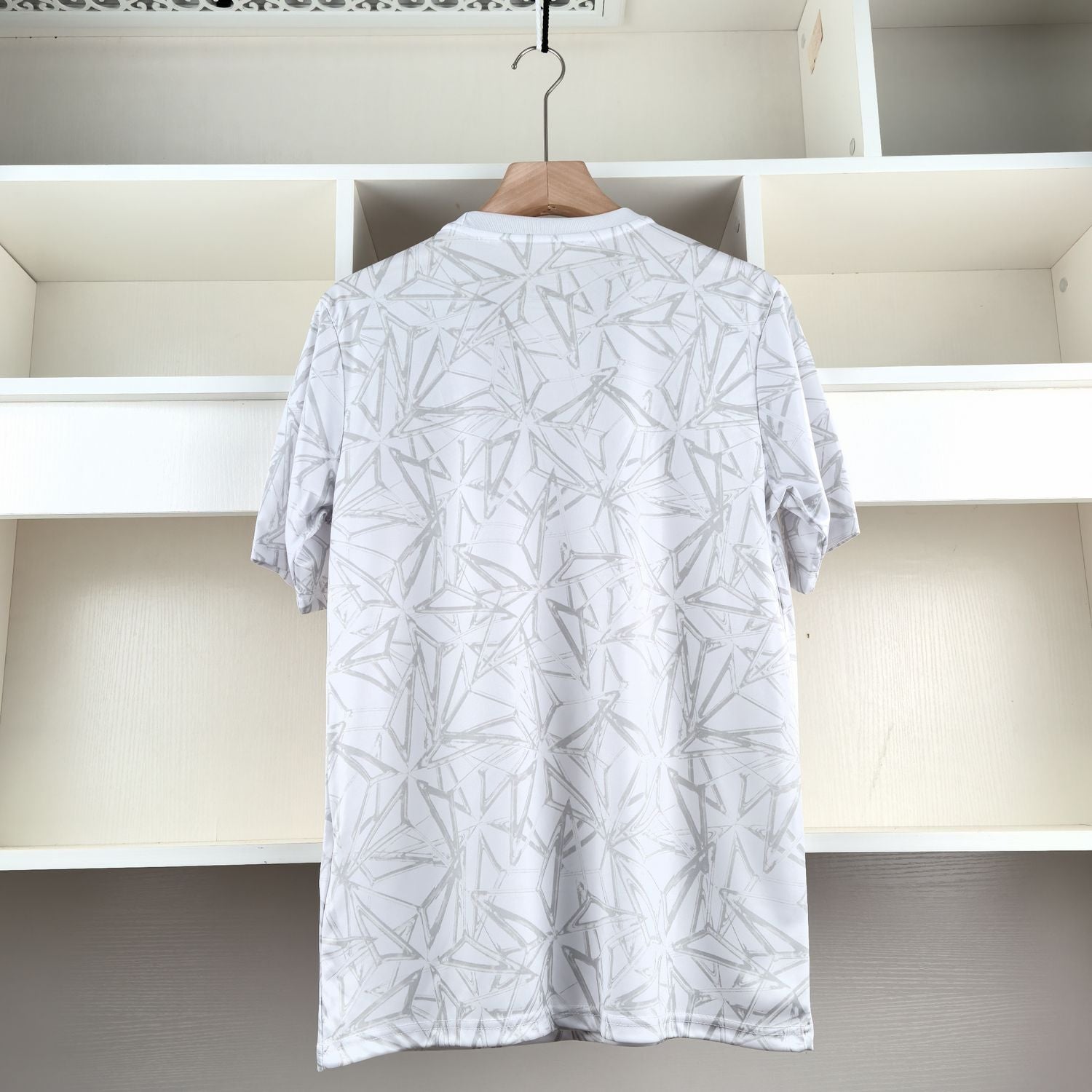 MAILLOT PRE-MATCH REAL MADRID 2024/2025